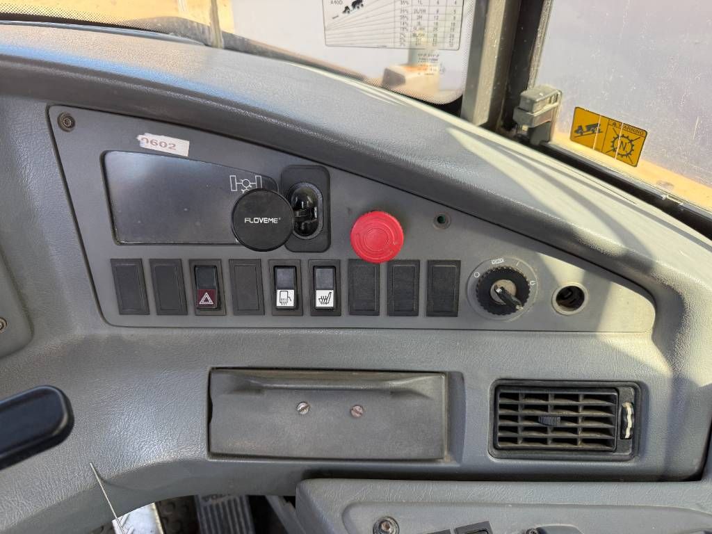 Volvo A40D - Tailgate / Heated Seat