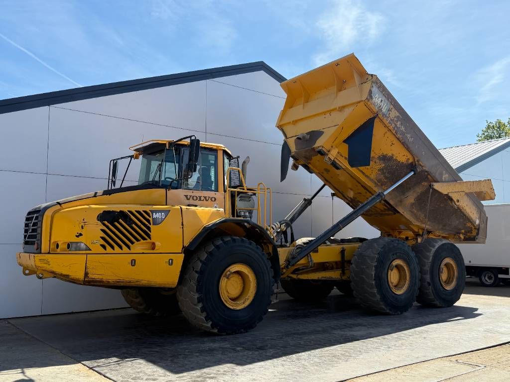 Volvo A40D - Tailgate / Heated Seat