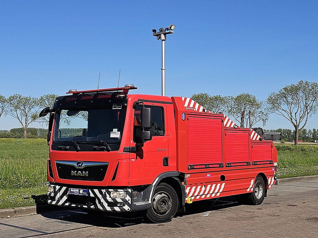 M.A.N. 8.220 TGL 8.8t bottie lift 8t