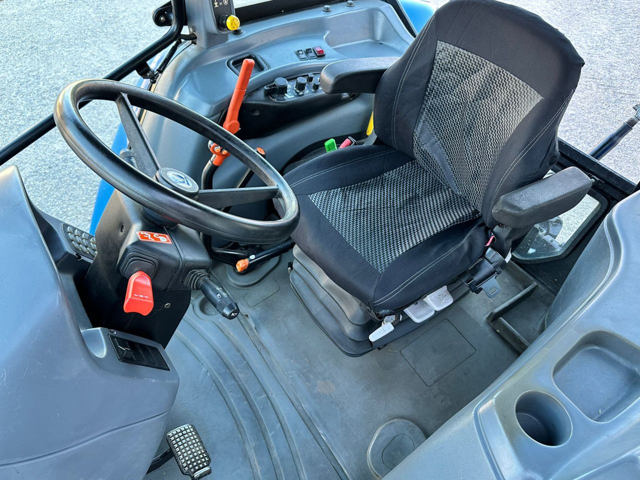 New Holland TLA 100