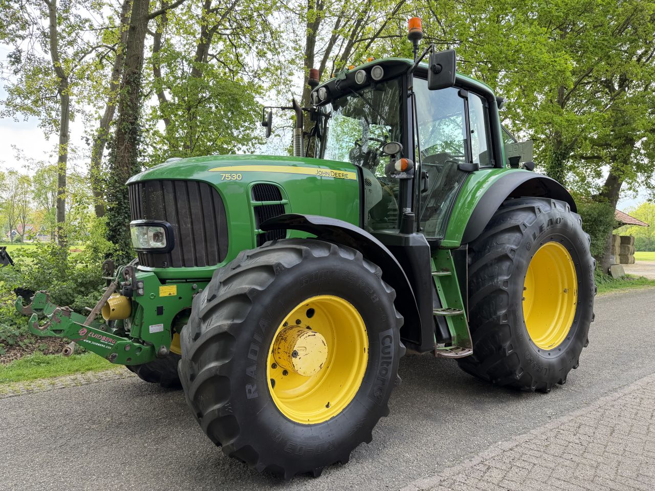 John Deere 7530