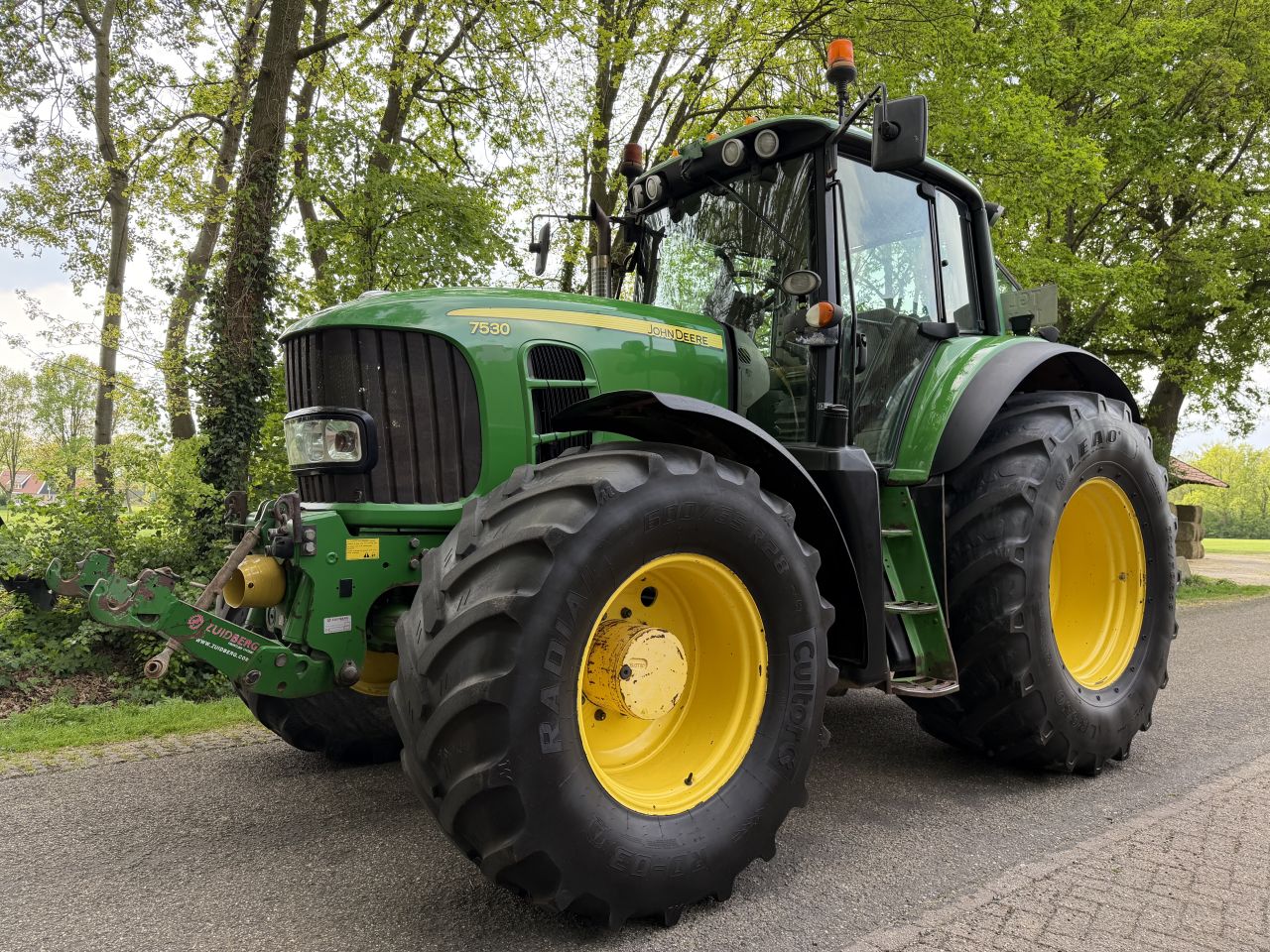 John Deere 7530
