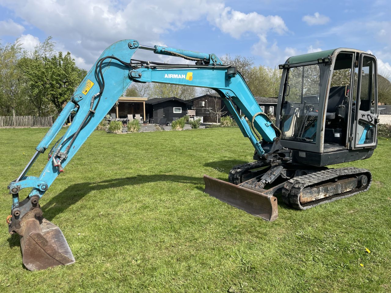 Hitachi Airman AX35