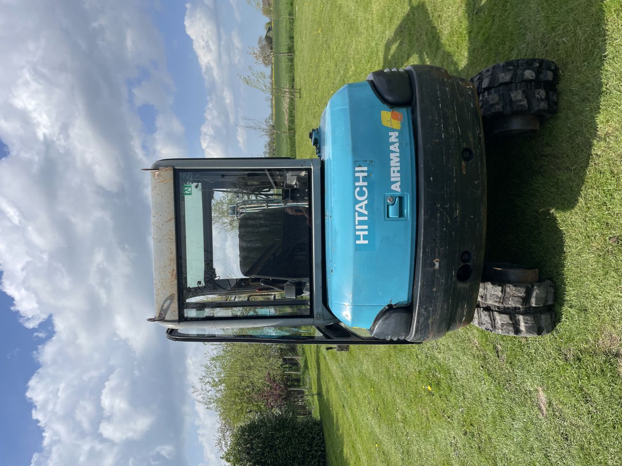Hitachi Airman AX35