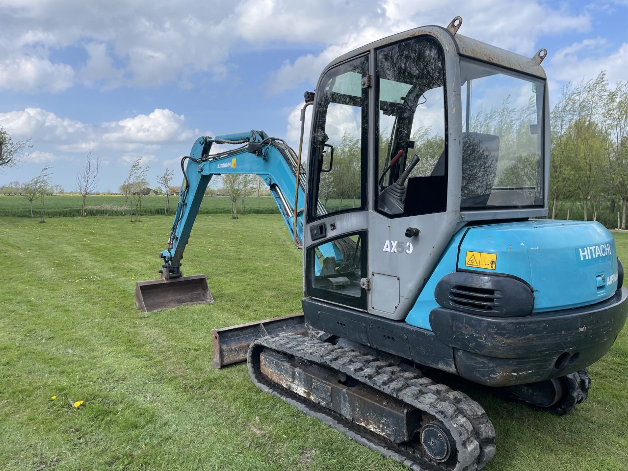 Hitachi Airman AX35