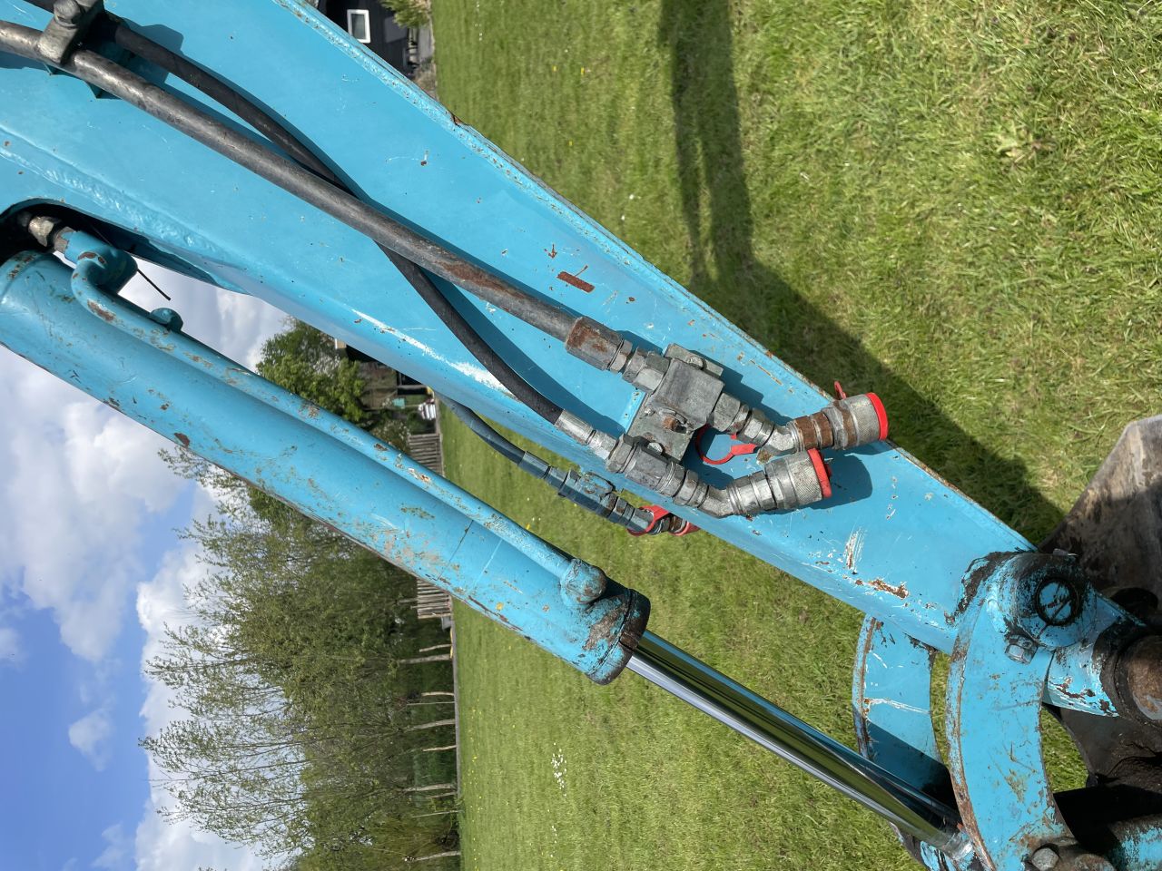 Hitachi Airman AX35