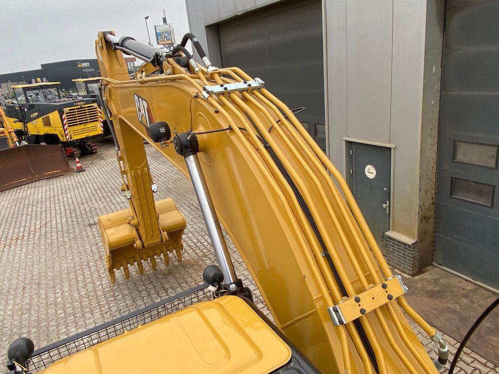 Caterpillar 323D3