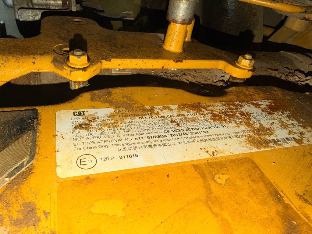 CAT D6T XL