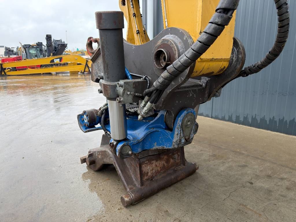 CAT M318F