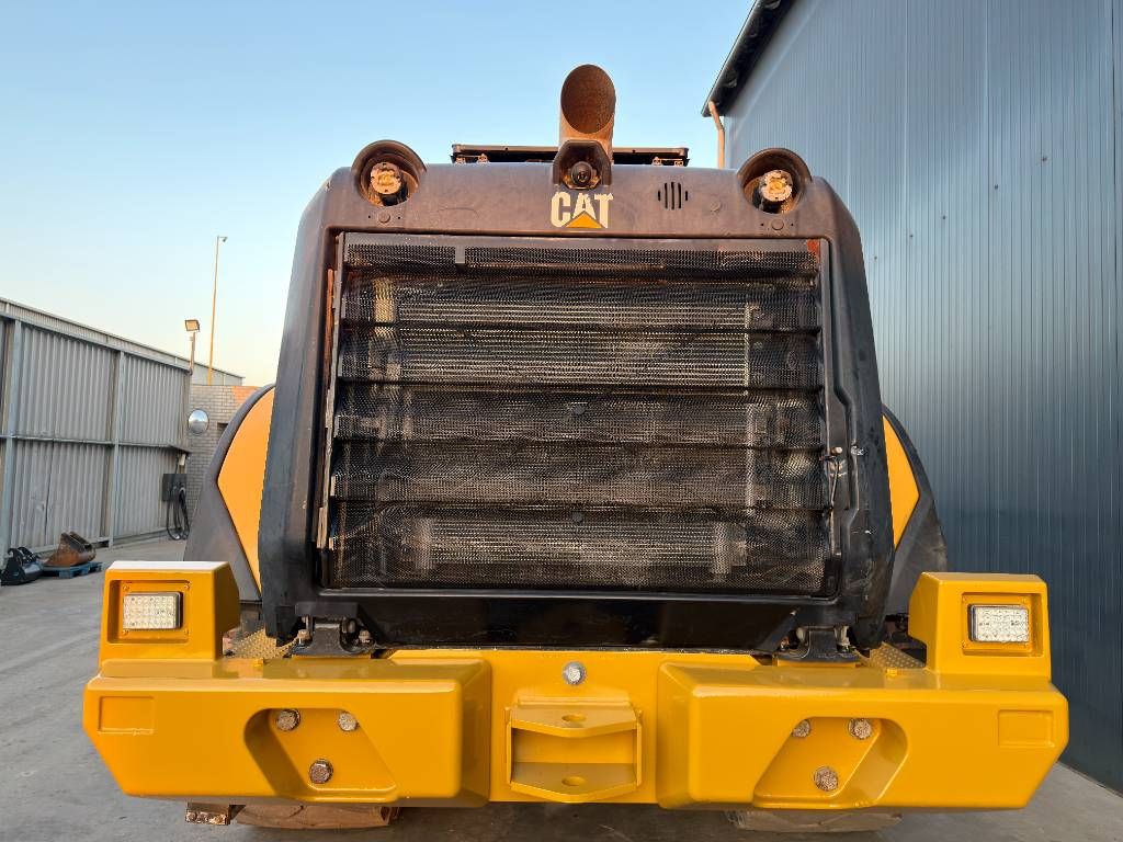 CAT 966M