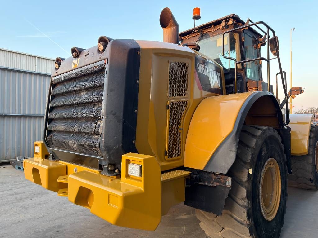 CAT 966M