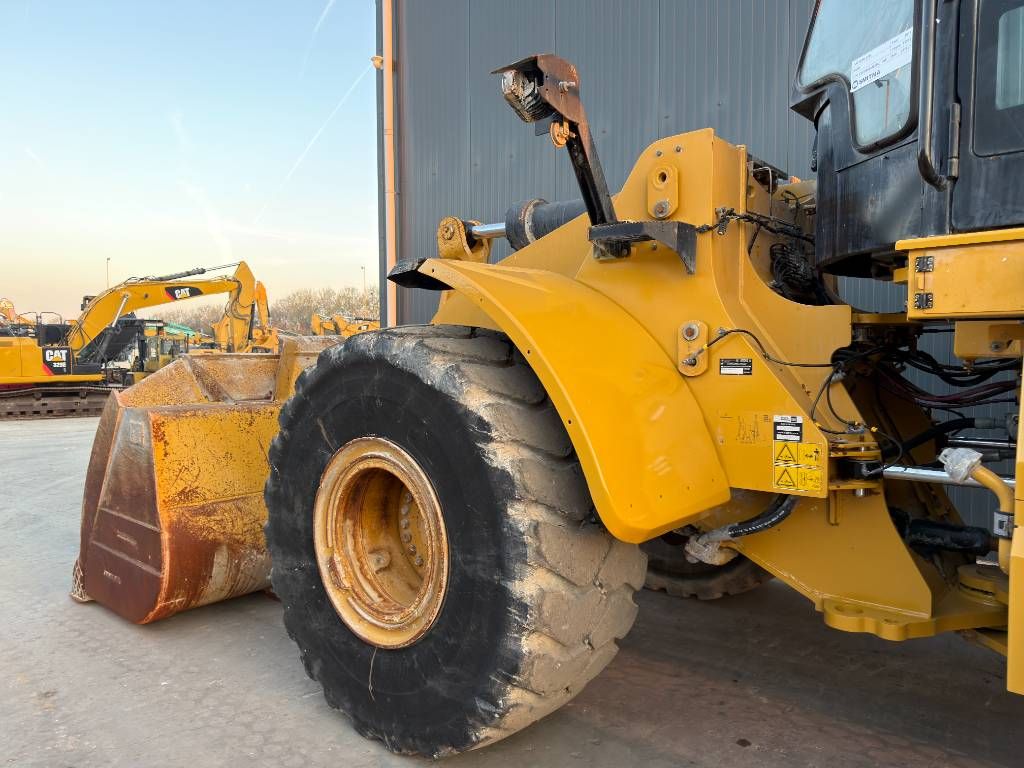 CAT 966M