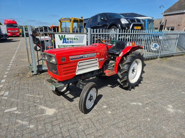 Yanmar YM2020 hydrostaat. Doordraaiende aftakas.