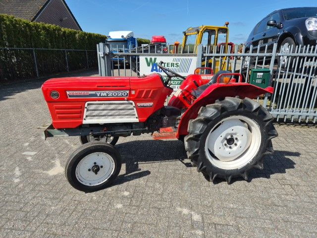 Yanmar YM2020 hydrostaat. Doordraaiende aftakas.