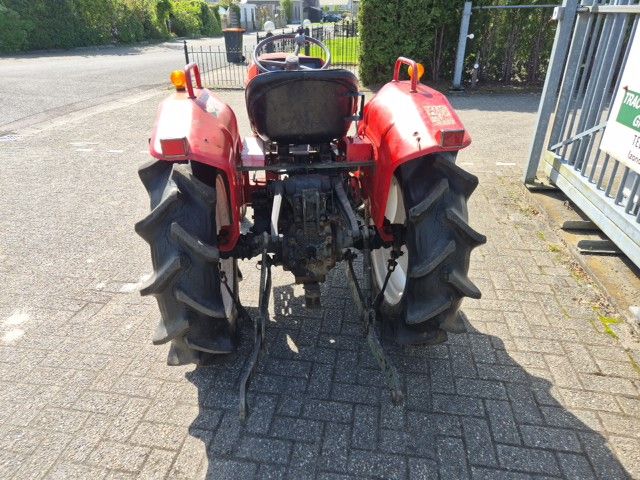 Yanmar YM2020 hydrostaat. Doordraaiende aftakas.