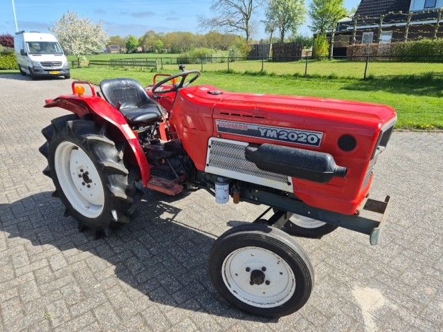 Yanmar YM2020 hydrostaat. Doordraaiende aftakas.