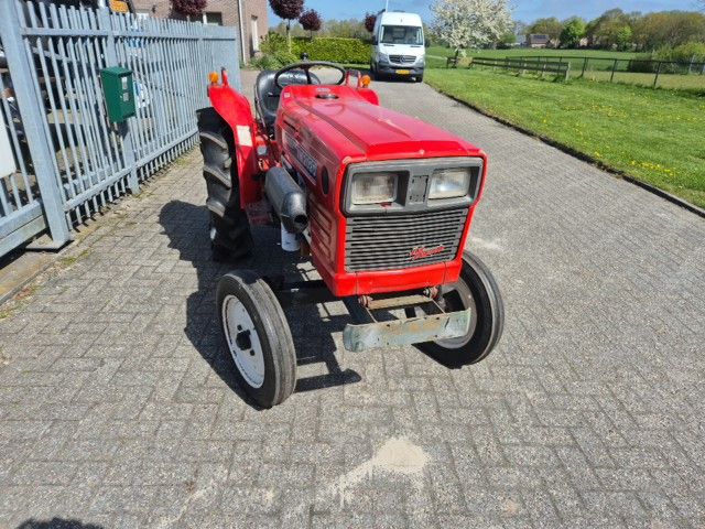 Yanmar YM2020 hydrostaat. Doordraaiende aftakas.