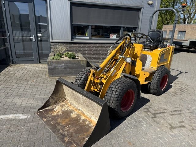 Knikmops 130 bj2020 4cil 3&4 functie Minishovel Kniklader NWST