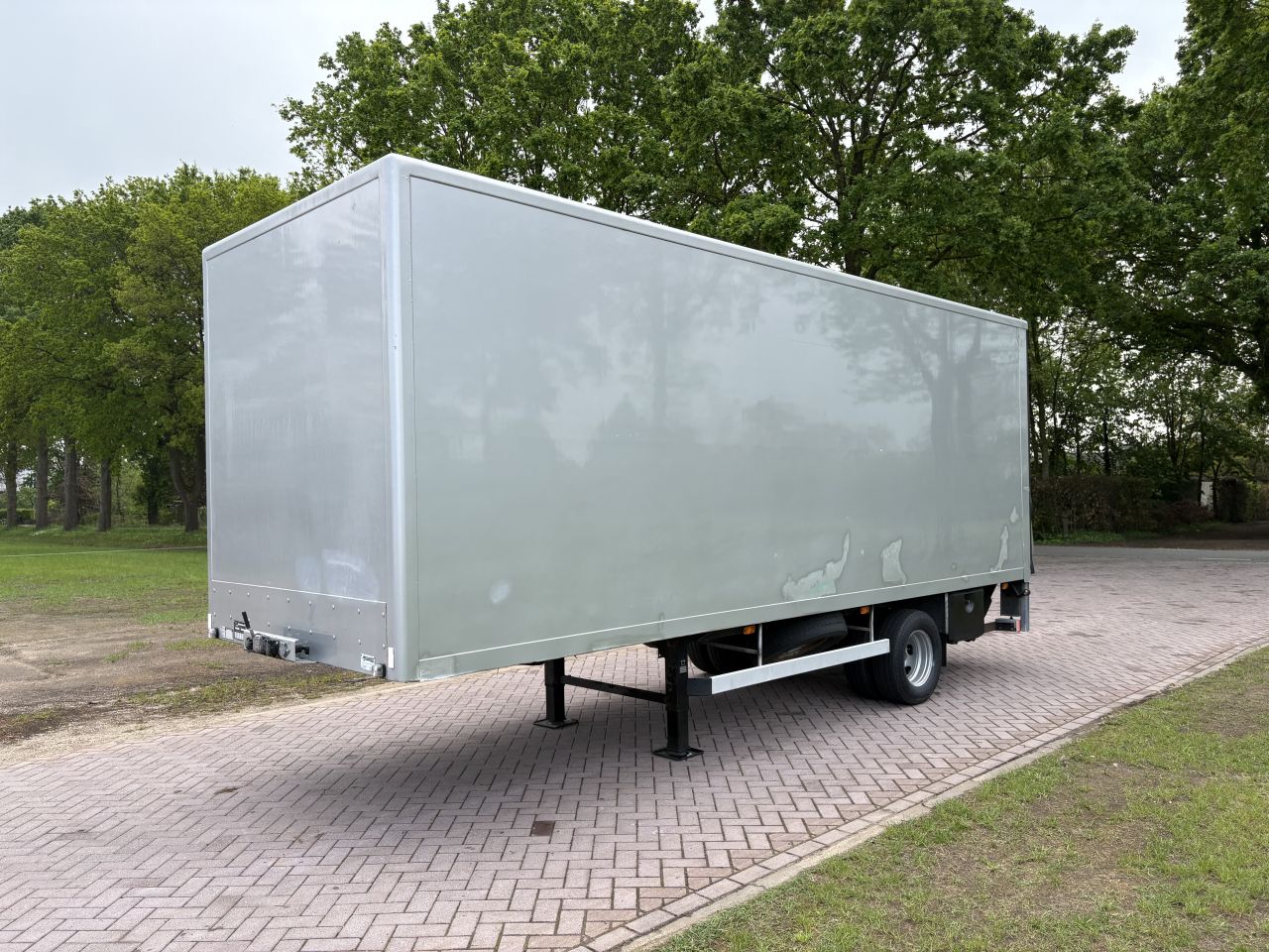 Be oplegger VELDHUIZEN 7.5 TON met laadklep 1500kg