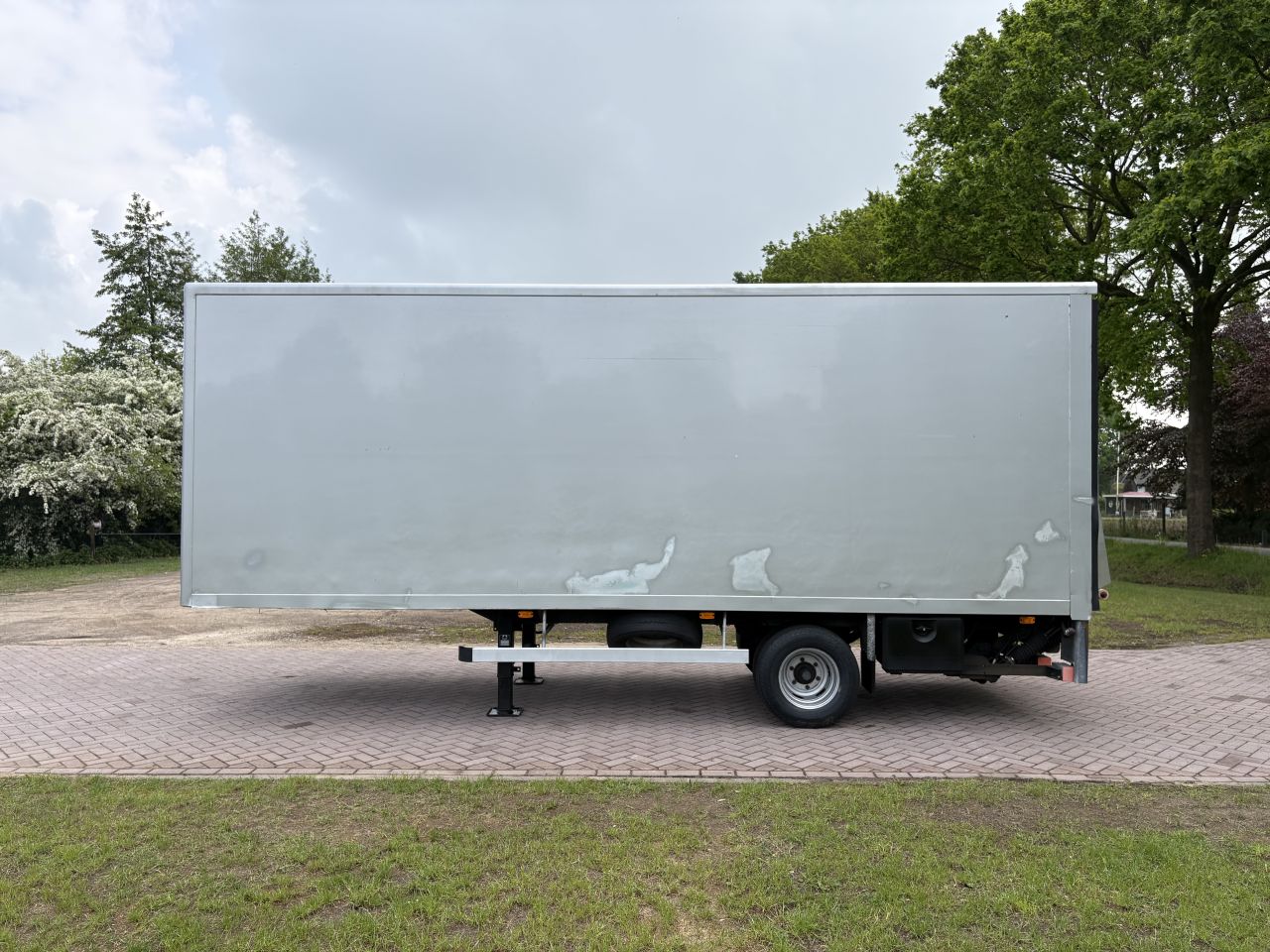 Be oplegger VELDHUIZEN 7.5 TON met laadklep 1500kg