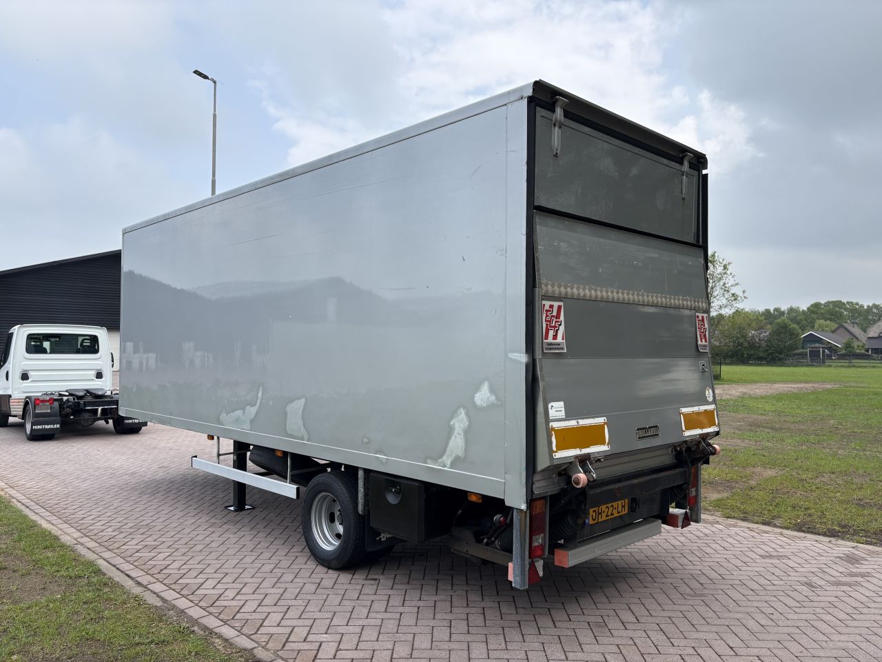 Be oplegger VELDHUIZEN 7.5 TON met laadklep 1500kg