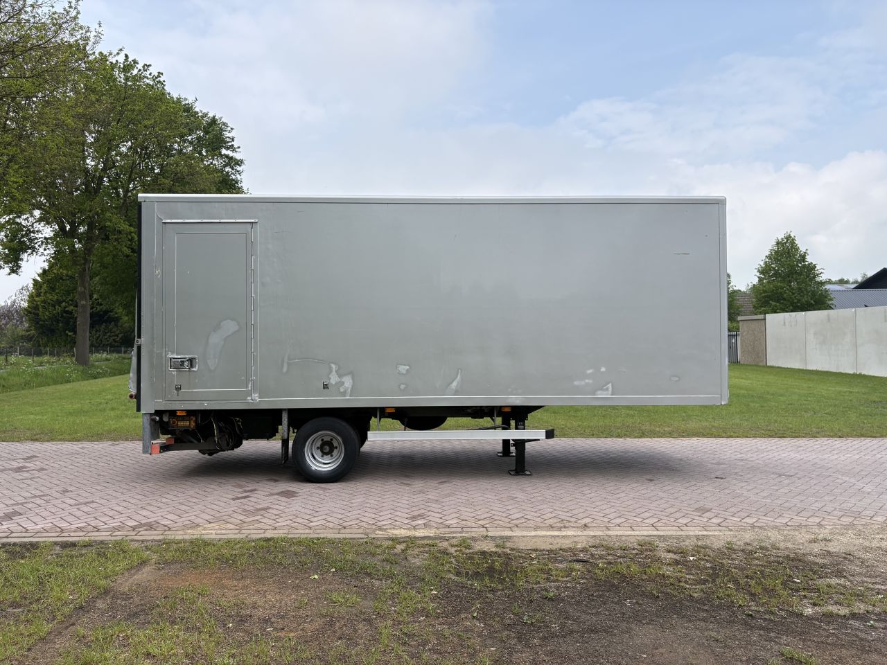 Be oplegger VELDHUIZEN 7.5 TON met laadklep 1500kg