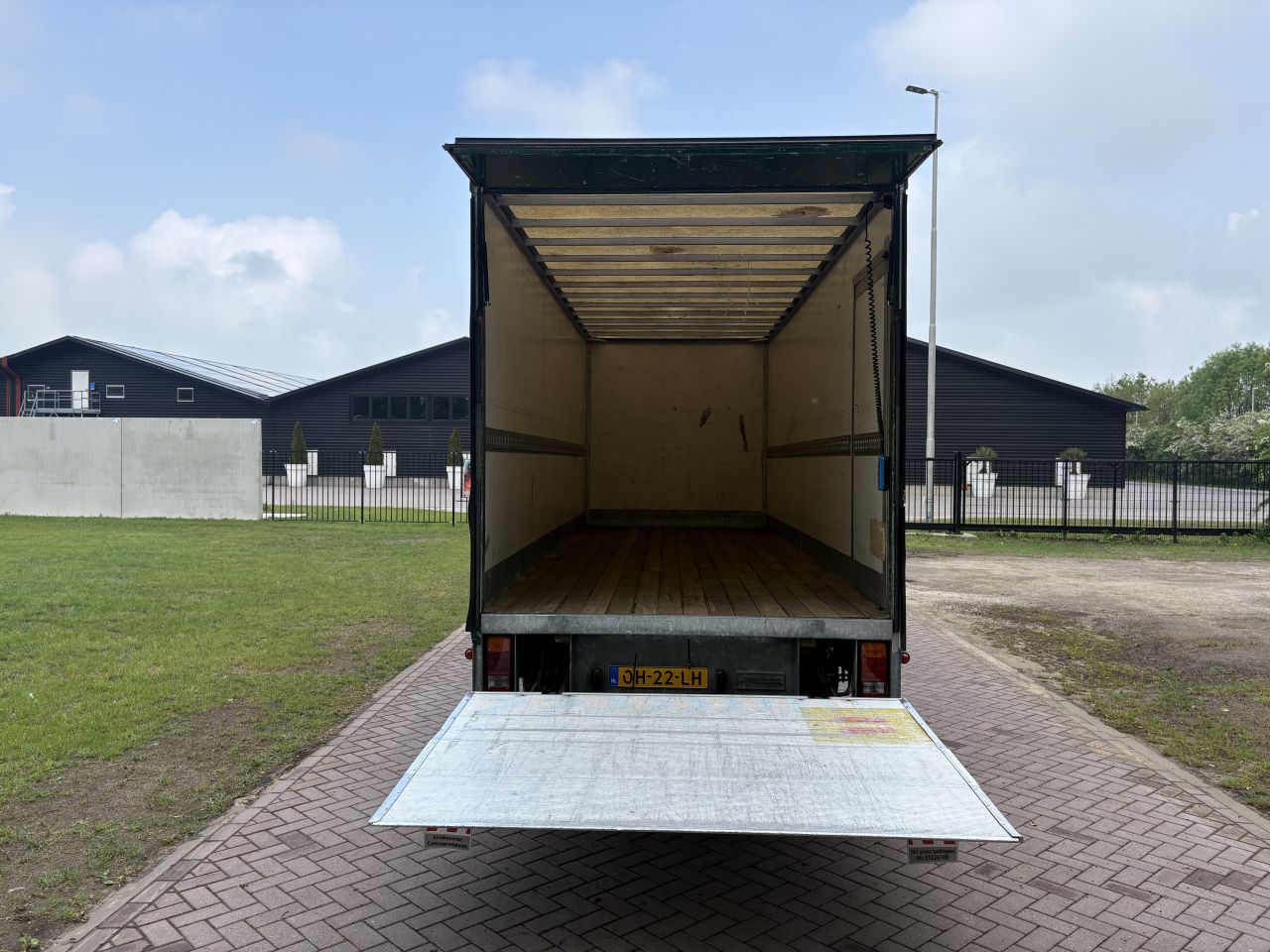 Be oplegger VELDHUIZEN 7.5 TON met laadklep 1500kg