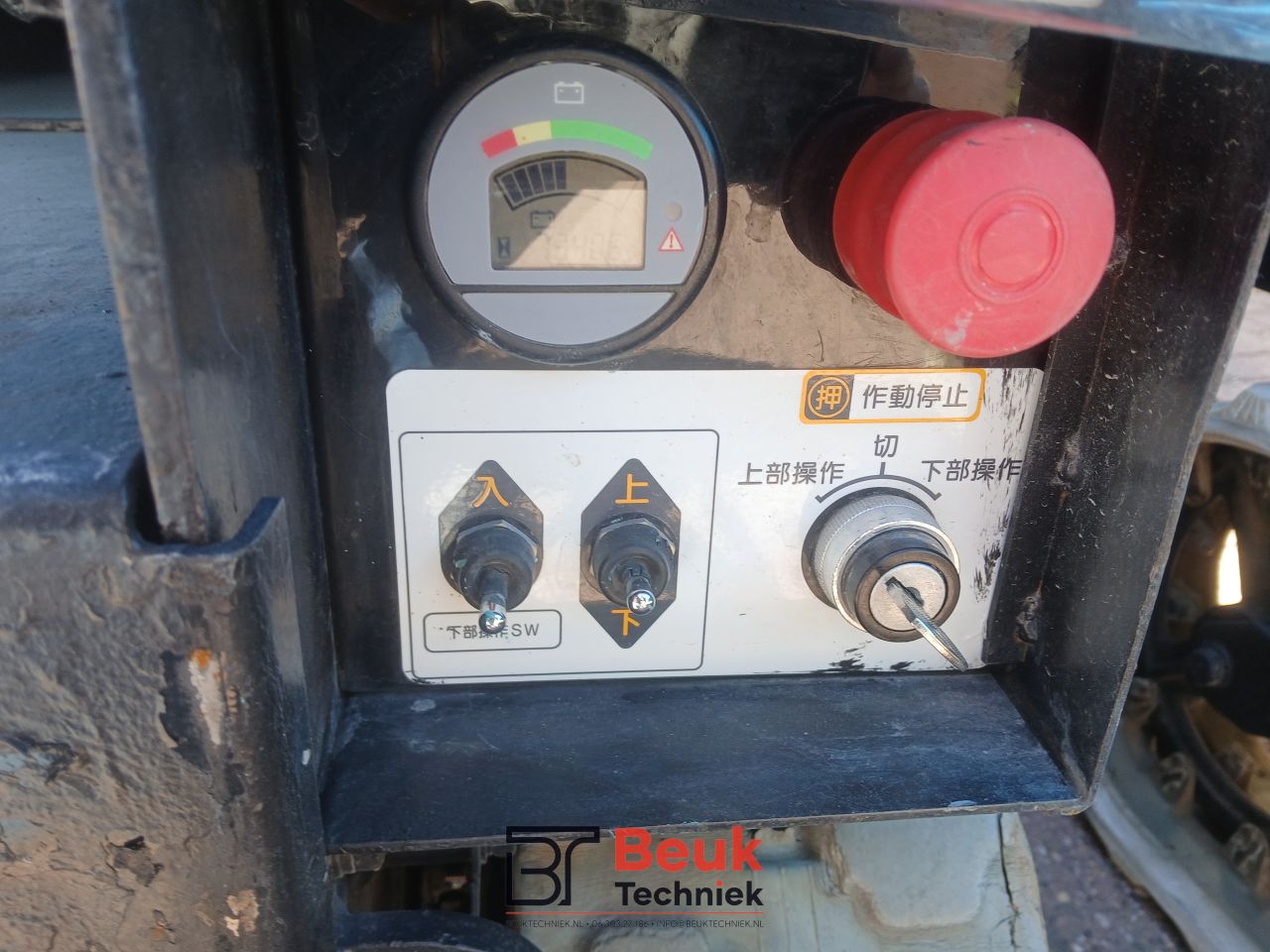 Rups hoogwerker aichi rm04b