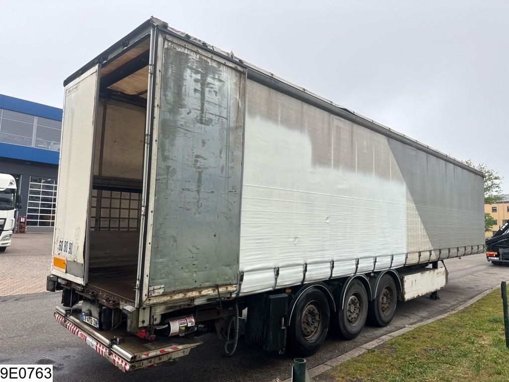 Fruehauf Tautliner aluminum side panels