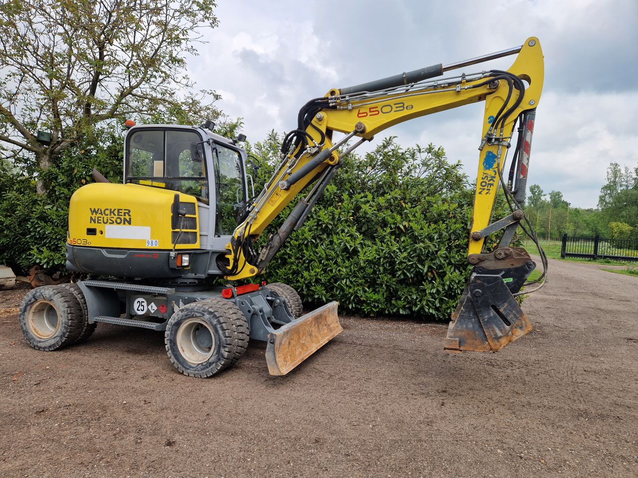 Minigraver wacker neuson 6503 banden kraan