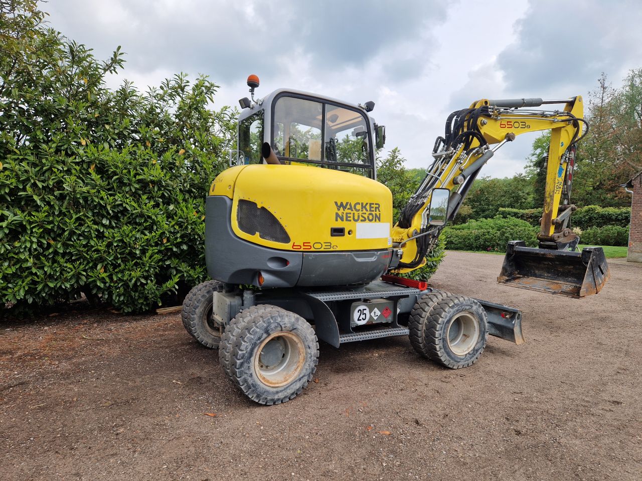 Minigraver wacker neuson 6503 banden kraan