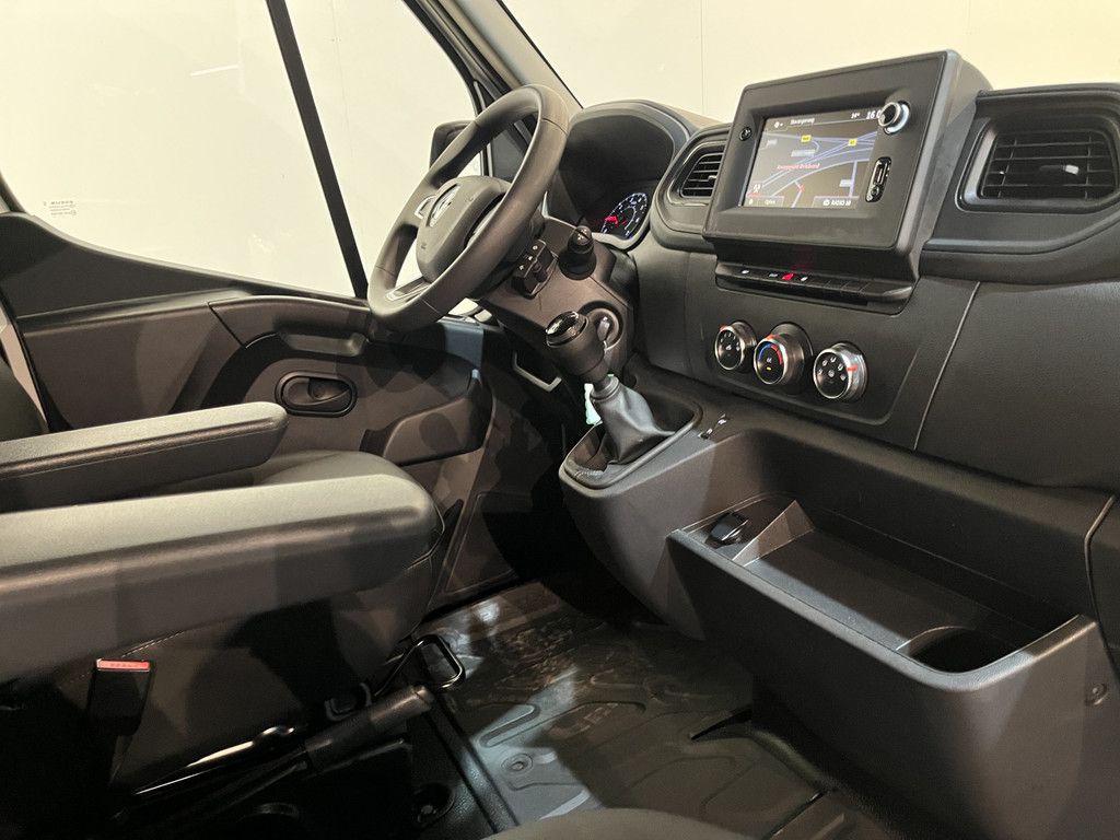 Renault Master 2.3 dCi 135 L2H2 136 PK / Portaallaadklep / Euro 6 / Airco / CarPlay / Cruise Control / Camera / Navigatie / 60.000 KM !!
