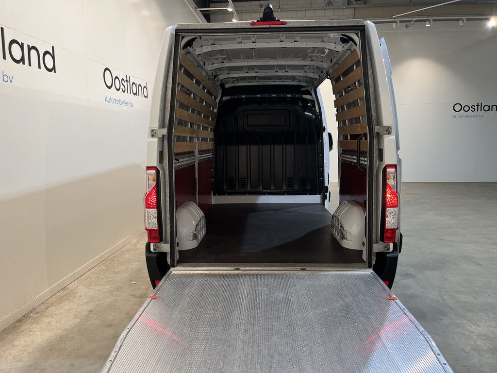 Renault Master 2.3 dCi 135 L2H2 136 PK / Portaallaadklep / Euro 6 / Airco / CarPlay / Cruise Control / Camera / Navigatie / 60.000 KM !!