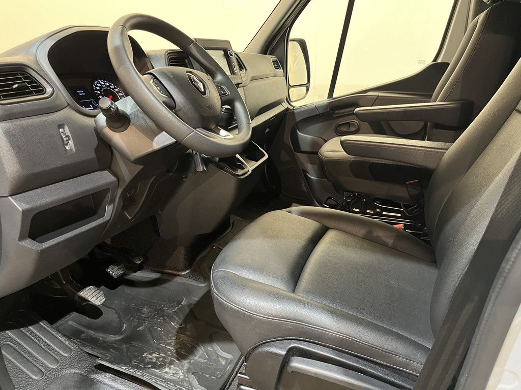 Renault Master 2.3 dCi 135 L2H2 136 PK / Portaallaadklep / Euro 6 / Airco / CarPlay / Cruise Control / Camera / Navigatie / 60.000 KM !!