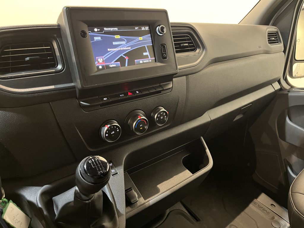 Renault Master 2.3 dCi 135 L2H2 136 PK / Portaallaadklep / Euro 6 / Airco / CarPlay / Cruise Control / Camera / Navigatie / 60.000 KM !!