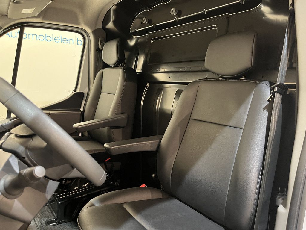 Renault Master 2.3 dCi 135 L2H2 136 PK / Portaallaadklep / Euro 6 / Airco / CarPlay / Cruise Control / Camera / Navigatie / 60.000 KM !!