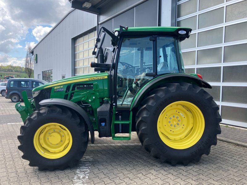 John Deere 5120M