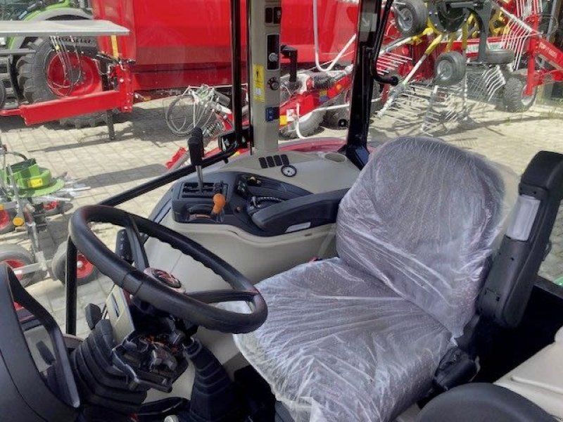 Massey Ferguson 4708 M ESSENTIAL