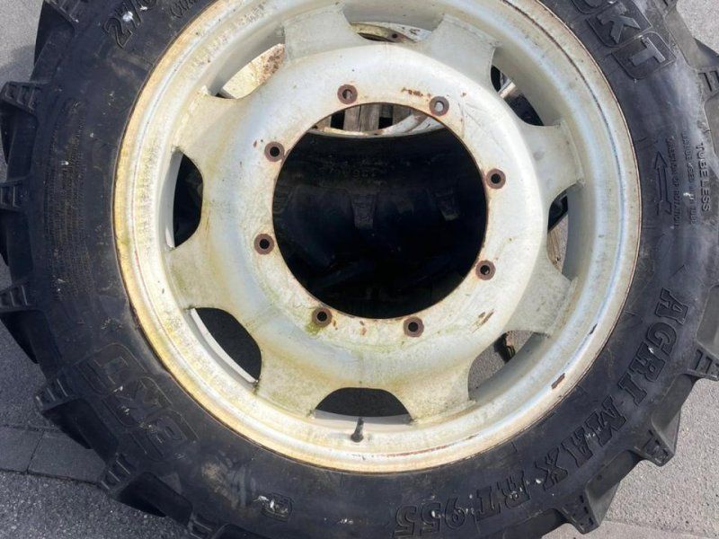 BKT 270/95 R32, 8-Loch Felge,