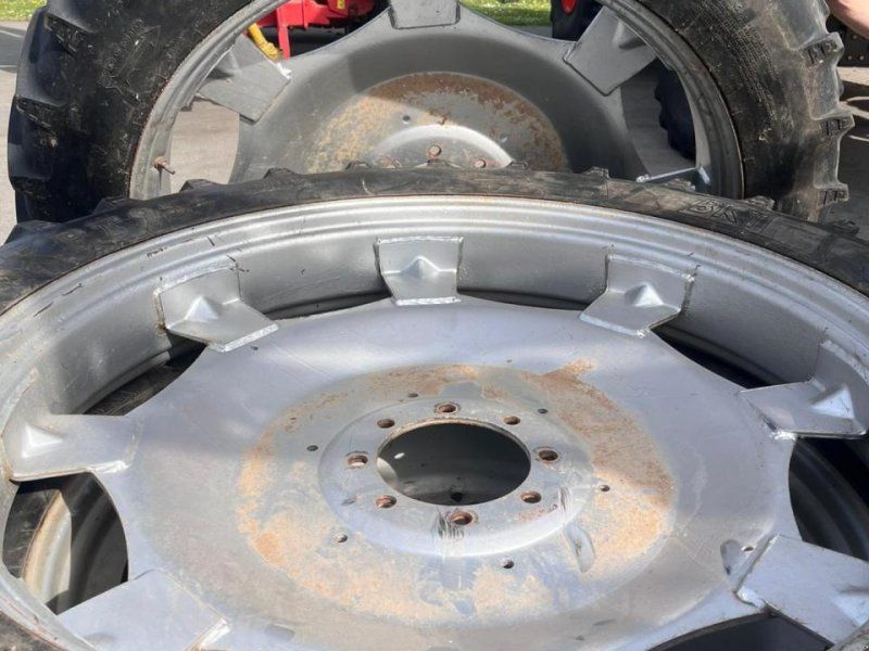 BKT 270/95 R48 , 8-Loch Felge, Pflegeräder
