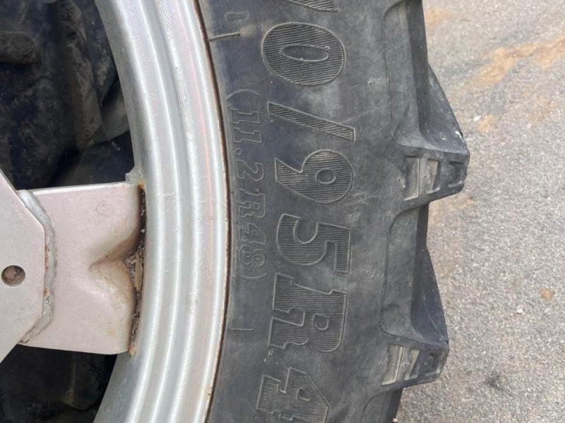BKT 270/95 R48 , 8-Loch Felge, Pflegeräder