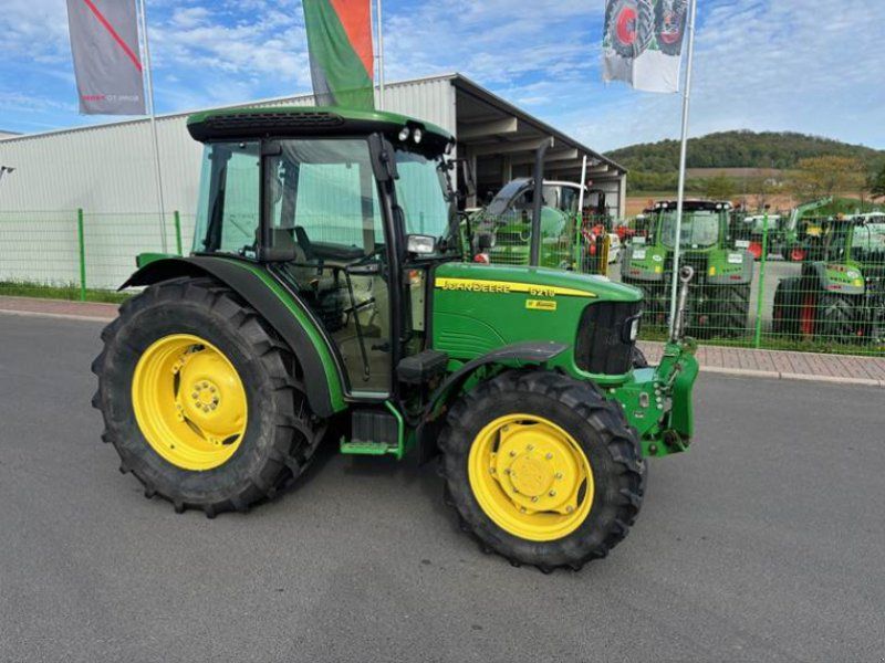 John Deere 5215