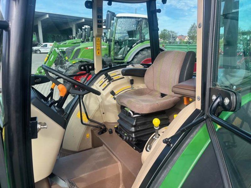 John Deere 5215