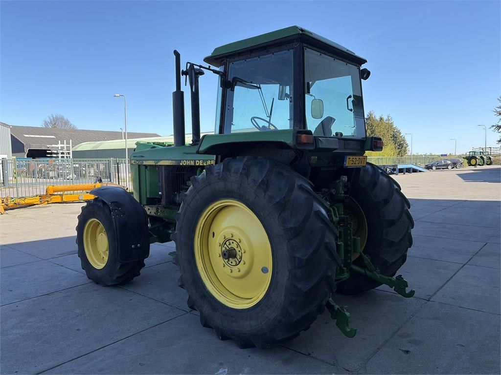 John Deere 4055