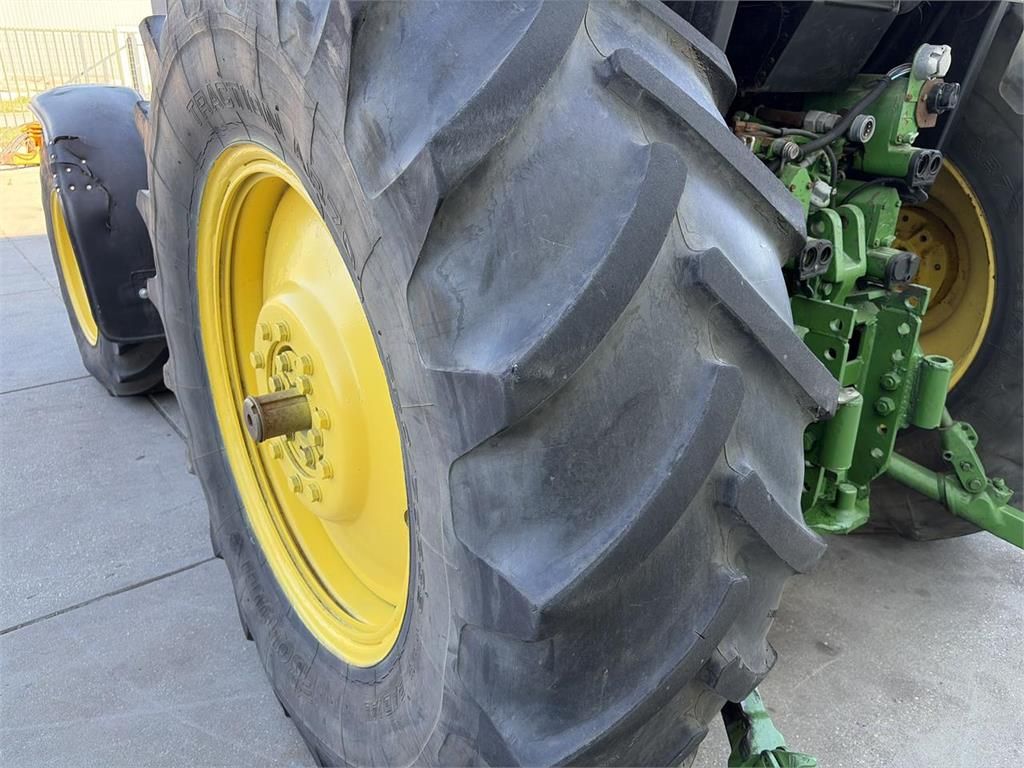 John Deere 4055