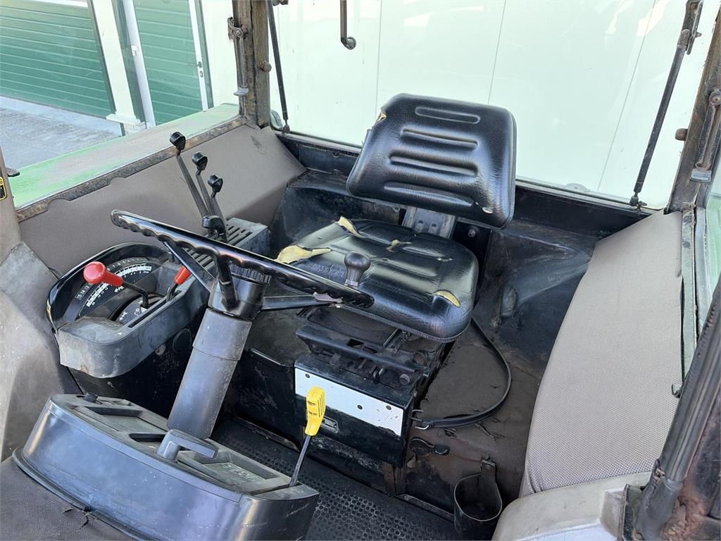 John Deere 4055