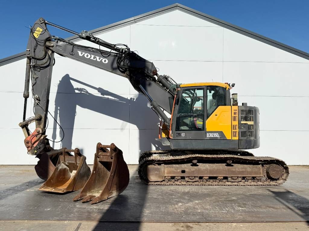 Volvo ECR235EL - Triple Boom / Tilting Bucket / 3 Bucket