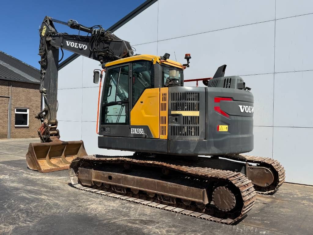 Volvo ECR235EL - Triple Boom / Tilting Bucket / 3 Bucket