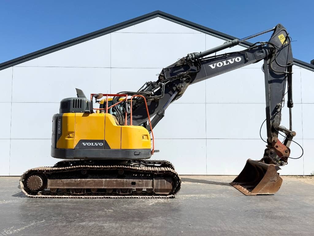 Volvo ECR235EL - Triple Boom / Tilting Bucket / 3 Bucket