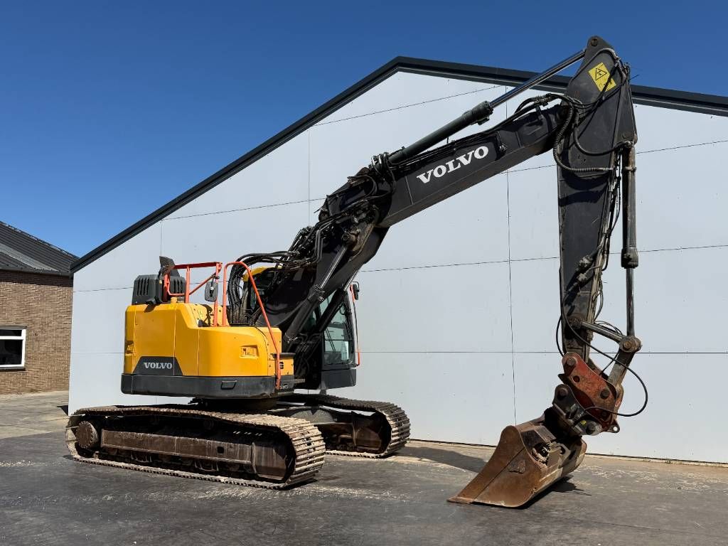 Volvo ECR235EL - Triple Boom / Tilting Bucket / 3 Bucket